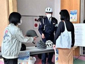 ガレリア亀岡で自転車乗車時のヘルメット着用を呼び掛け！