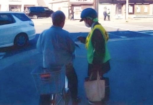 近鉄伏見駅前で自転車ヘルメットの着用を呼び掛け