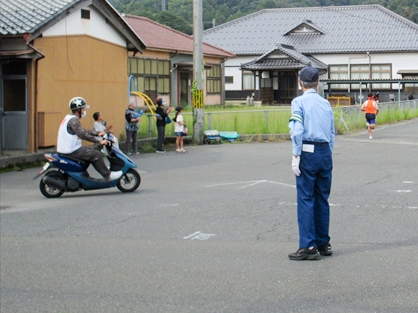 第13回 与謝野町駅伝競走大会で交通安全指導