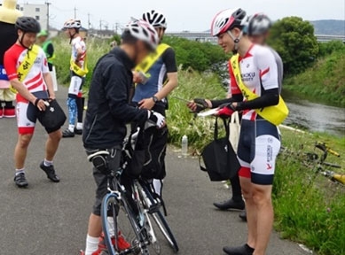 桂川サイクリングロードで自転車の安全利用を呼び掛け