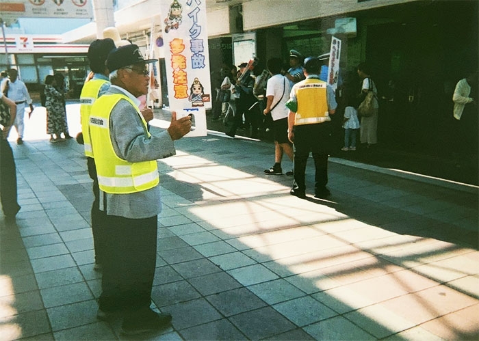 山科駅前で交通事故防止を呼び掛け✨