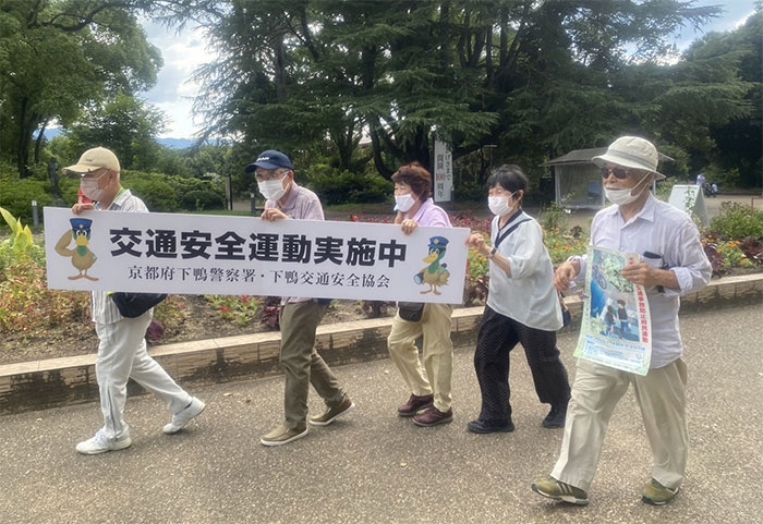 府立植物園で夏の交通事故防止府民運動をアピール✨