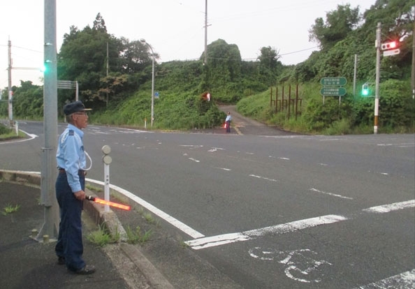 国道176号線沿いで交通安全保護活動✨