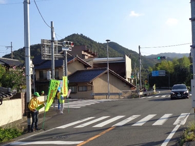 綾部市内各所で「秋の全国交通安全運動」開始を呼び掛け