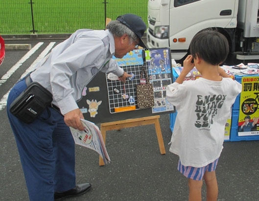 「よさのSUNSUNフェスタ」で交通事故防止を呼び掛け！