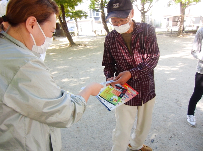 小川児童公園で交通事故防止を呼び掛け