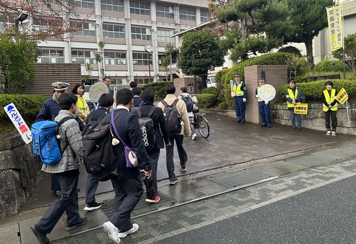 亀岡高校でかめヘル運動✨