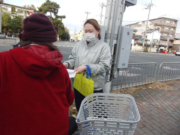 北野天満宮前交差点でヘルメット着用を呼び掛け✨