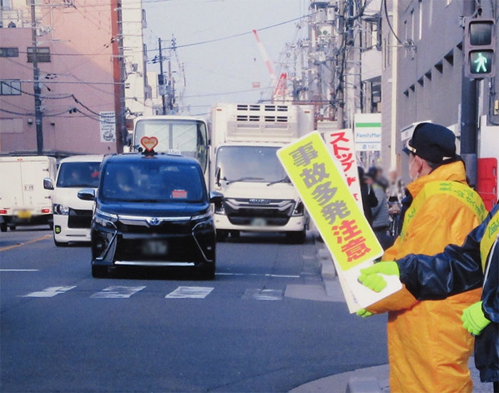 東大路通で交通事故への注意を呼び掛け