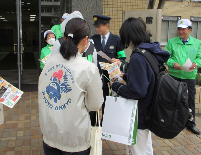 大学の新入生説明会で自転車の安全利用を呼び掛け