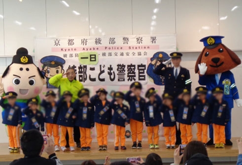 豊里幼児園のこども達と春の全国交通安全運動を呼び掛け✨