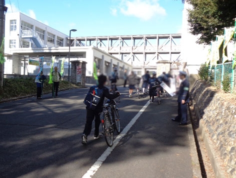 綾部中学校でヘルメット着用を呼び掛け！