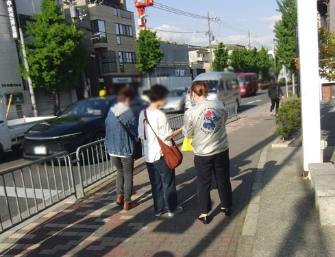上七軒周辺で夜間の交通安全を呼び掛け