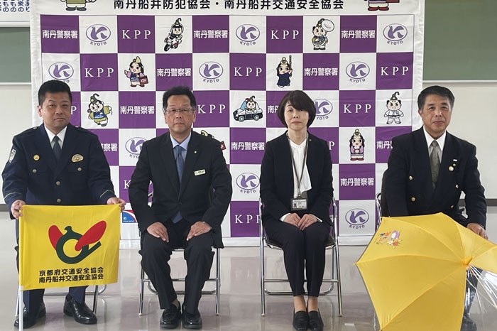 新入学1年生の黄色い傘と登校旗の贈呈式✨