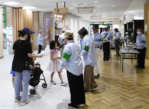 洛西ラクセーヌ専門店で交通事故防止を呼び掛け