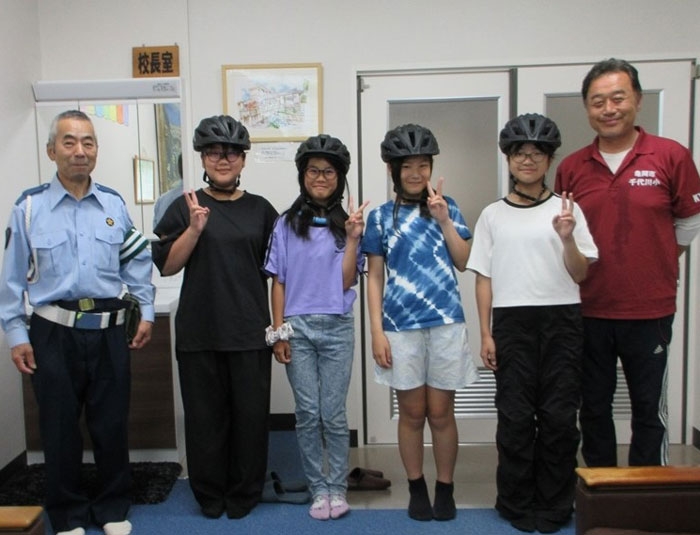 交通安全こども自転車全国大会応援！千代川小へヘルメットを贈呈✨