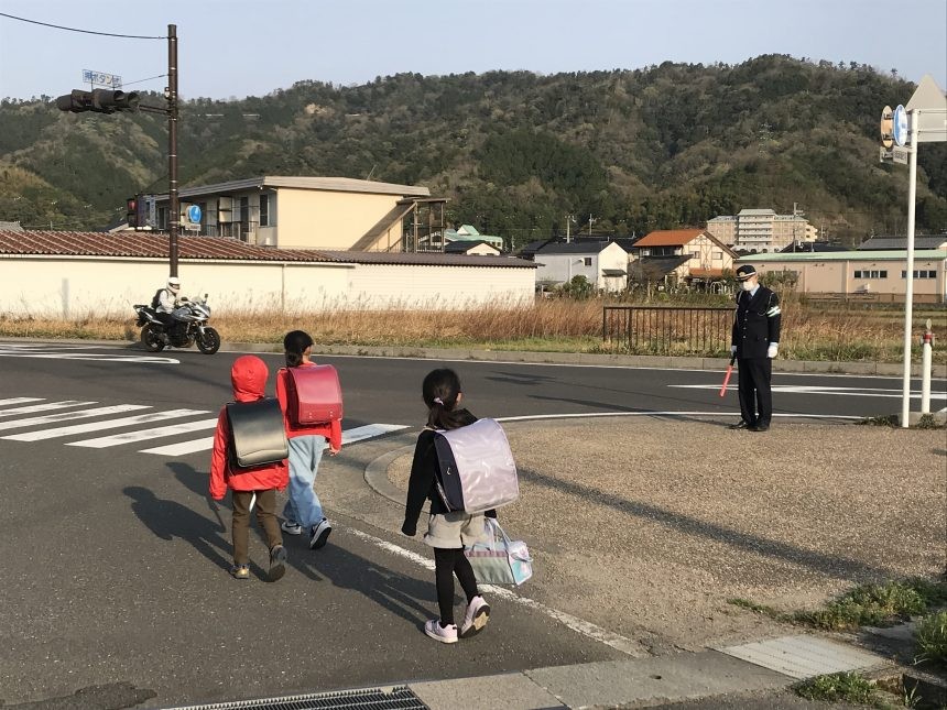 春の全国交通安全運動、みんなで学童保護