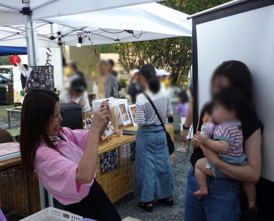 「美山やまざと市夏祭り」で反射材缶バッジづくり