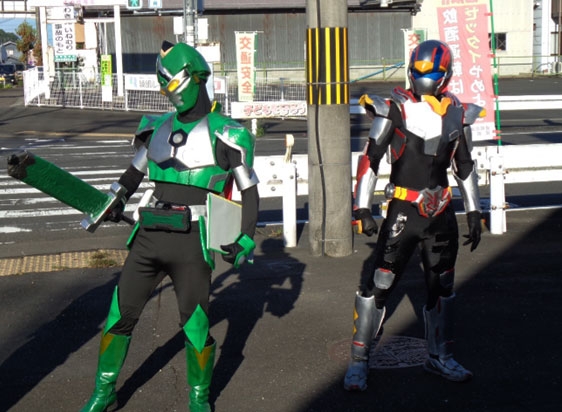 ご当地ヒーローと一緒にこども達の見守り活動✨