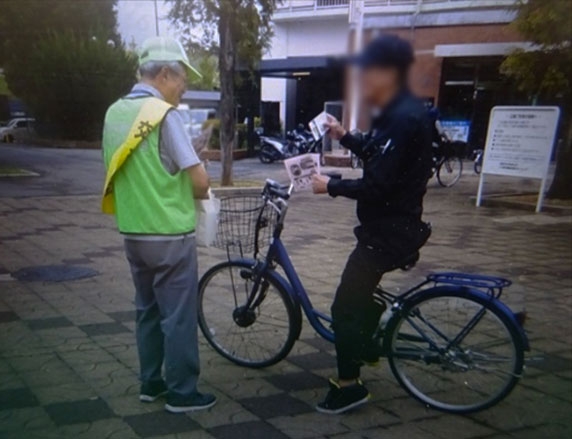 京都銀行向島支店周辺で交通事故防止の啓発