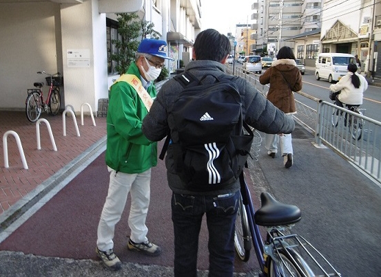西京区役所周辺で反射材の活用を呼び掛け✨