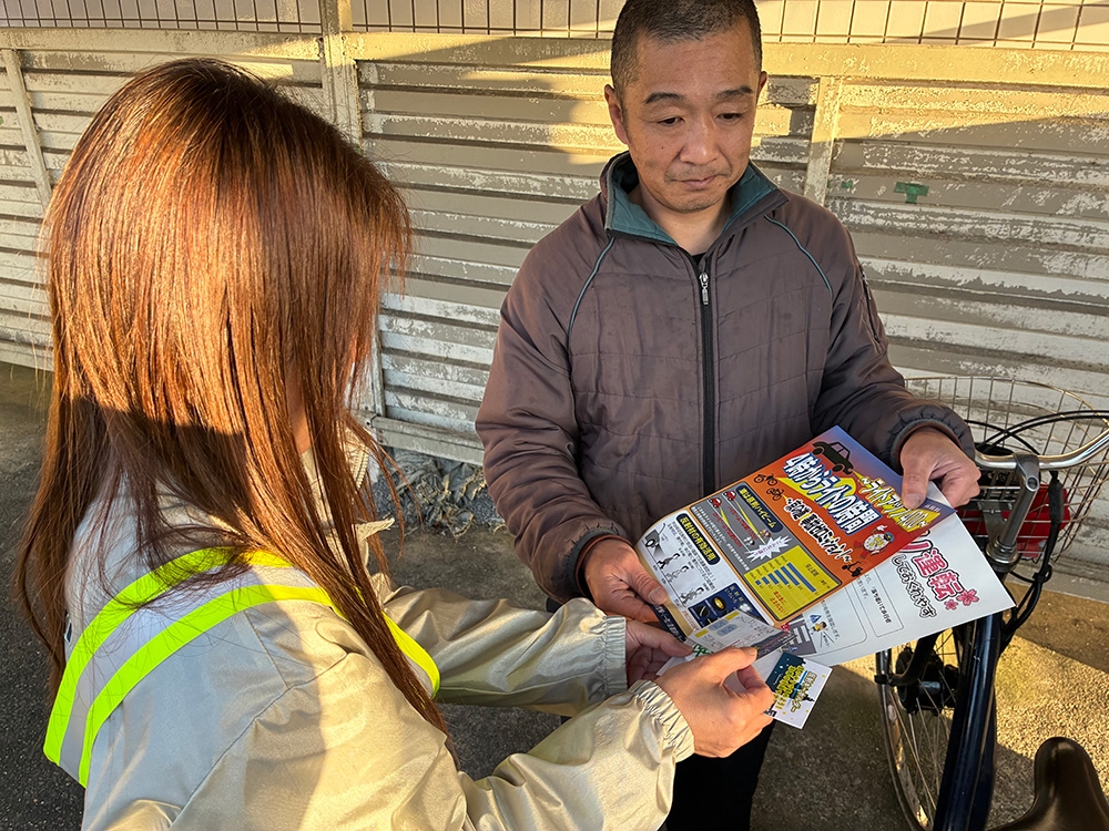 サンダイコー瑞穂店で薄暮時の交通事故防止を呼び掛け