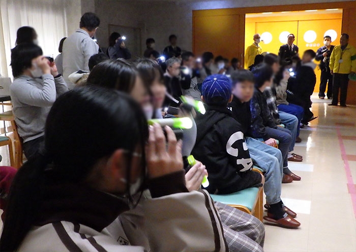 みずなぎ学園で反射材の効果体験✨