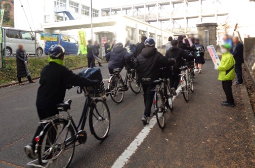 綾部中学校で自転車用ヘルメット着用を呼び掛け