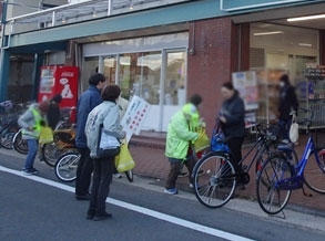 エムジー上賀茂店となかむら上賀茂店で反射材着用を呼び掛け