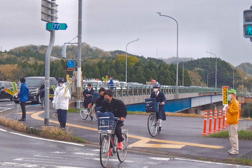 自転車安全利用啓発活動の実施