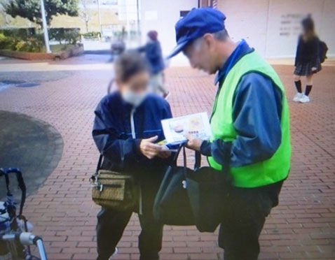 京都銀行向島支店で高齢者の事故防止を呼び掛け！