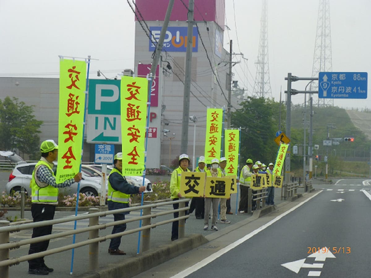 春の全国交通安全運動中の活動