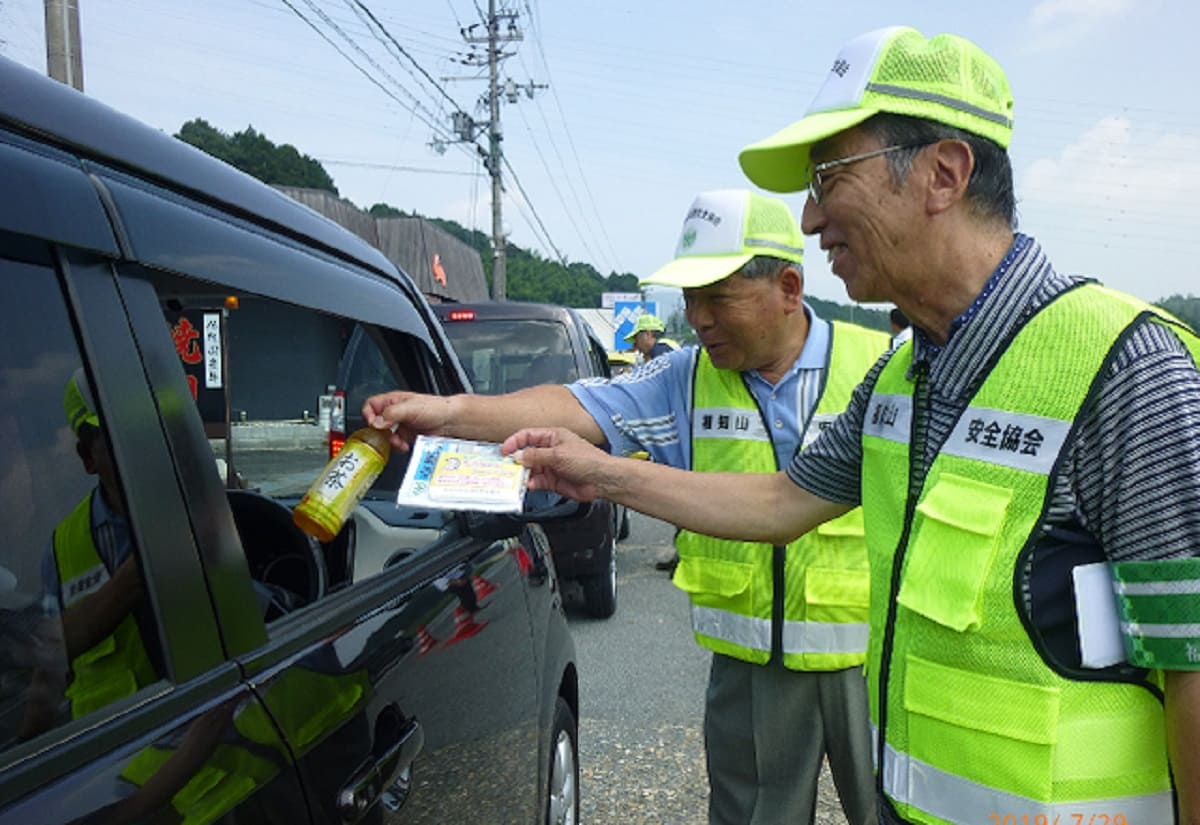 冷たいお茶で安全運転