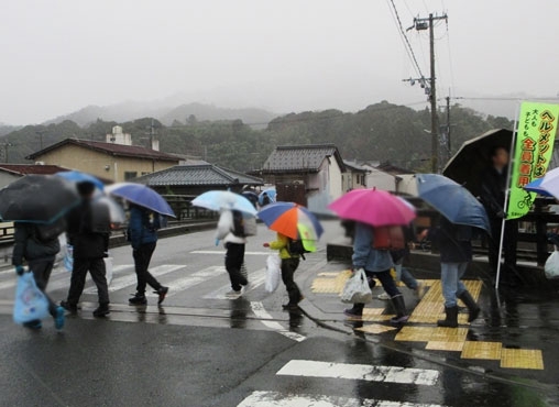 宮津小の通学路見守り活動