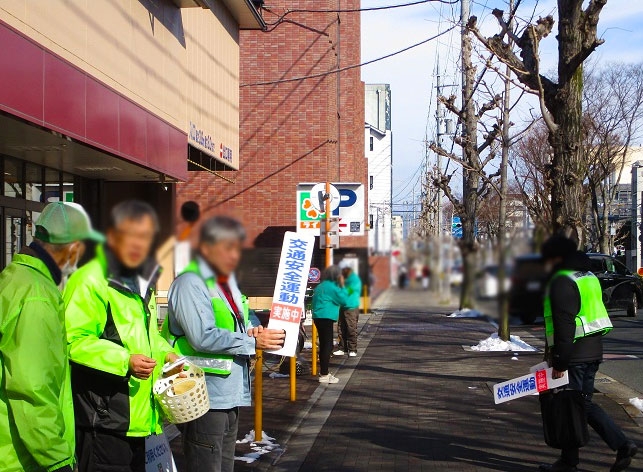ライフ北白川店で交通事故防止を呼び掛け