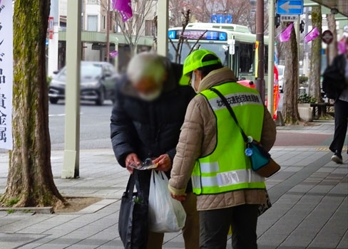 烏丸北大路で自転車の安全利用を呼び掛け