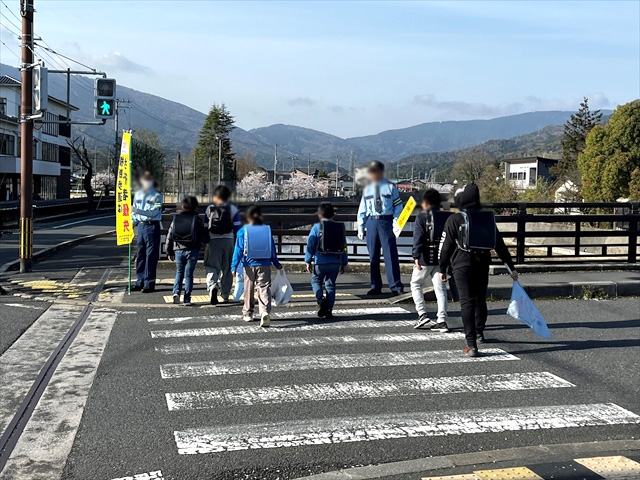 宮津小学校周辺で見守り活動