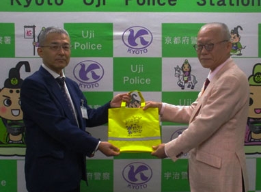 新小学1年生に交通安全手提げバッグを寄贈✨