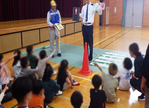 多賀小学校の全校児童に交通安全教室✨