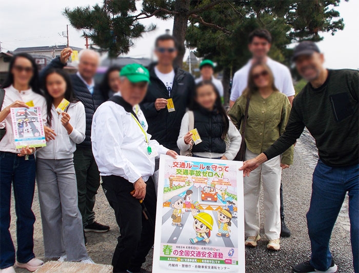 嵐山周辺で観光客の交通事故防止活動