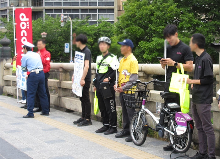 五条大橋周辺で自転車の安全利用の啓発活動✨