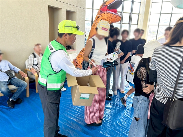 「みなと祭り」で交通事故防止を呼び掛け
