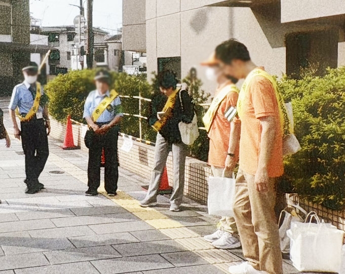 東大路通五条交差点周辺で交通事故防止を呼び掛け