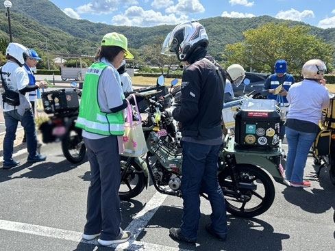 道の駅てんきてんき丹後で二輪車の交通事故防止を呼び掛け！
