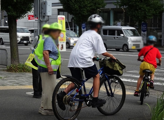 堀川北山交差点の周辺で「自転車安全利用五則」の周知活動✨