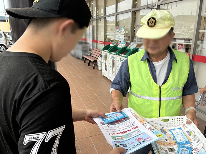 フレッシュバザール園部店で自転車の安全利用を呼び掛け！