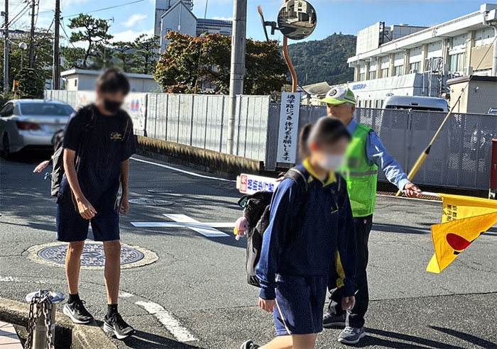 八木中周辺と道の駅瑞穂の里・さらびきで交通安全活動！